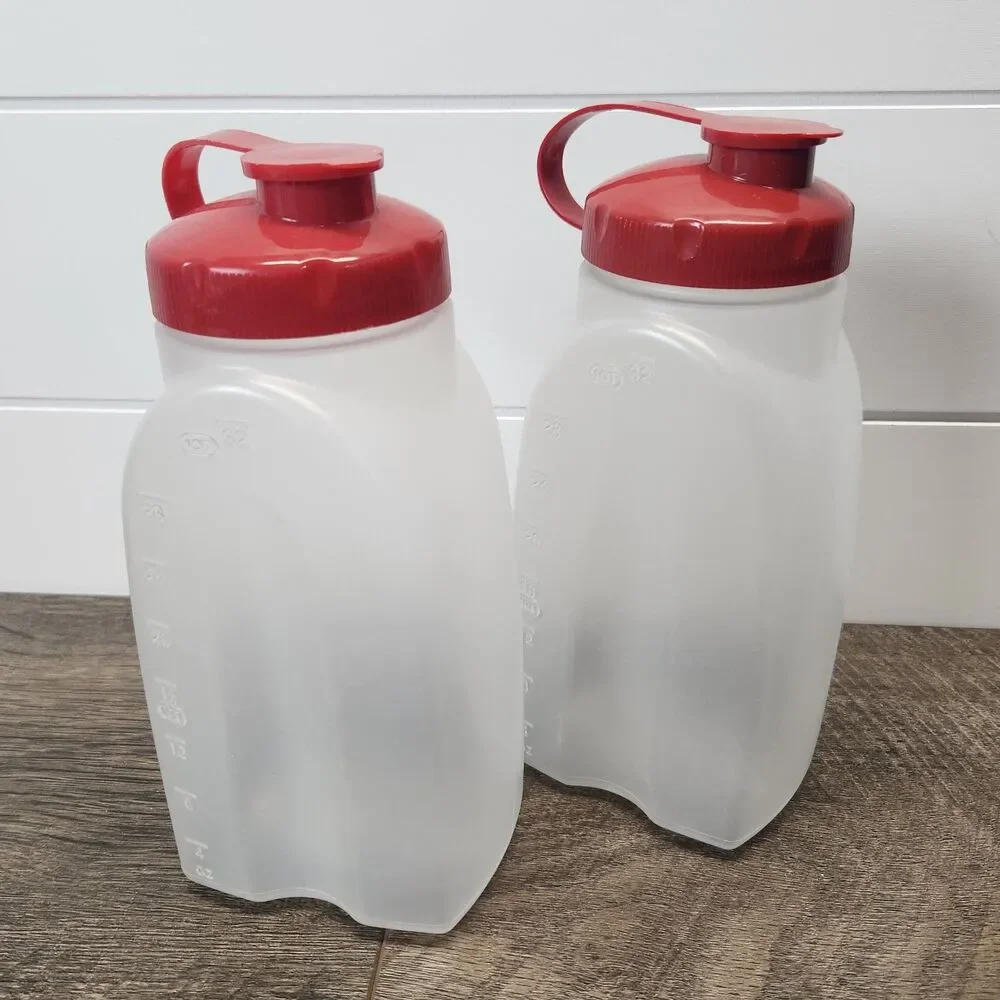 2 Rubbermaid Servin Saver Pitcher 1 QT Beverage Containers Bottles Red Lids